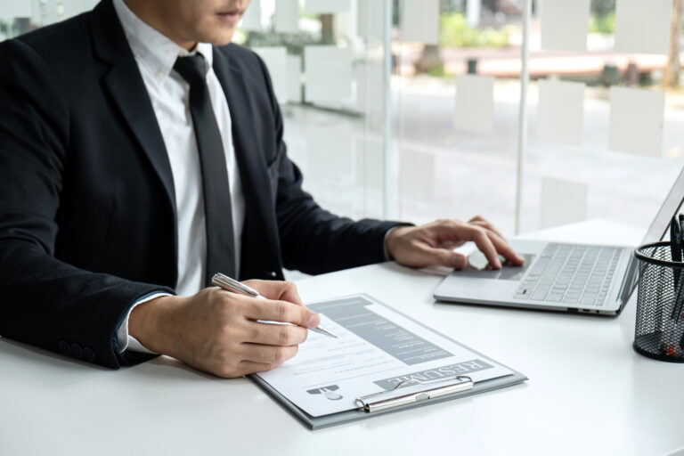Human Resouce Management viewing a resume profile